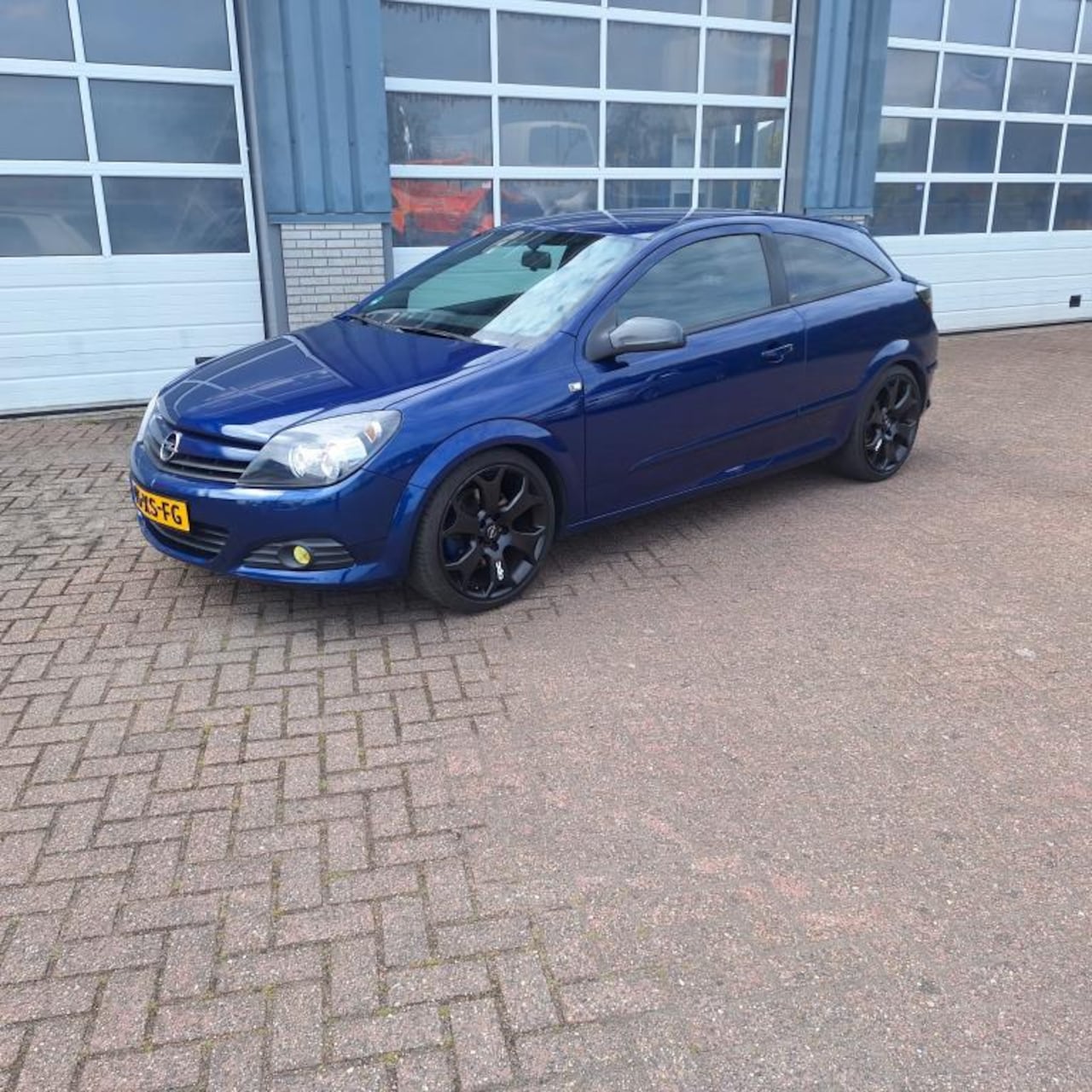 Opel Astra GTC - 2.0 T Sport 2.0 T Sport - AutoWereld.nl