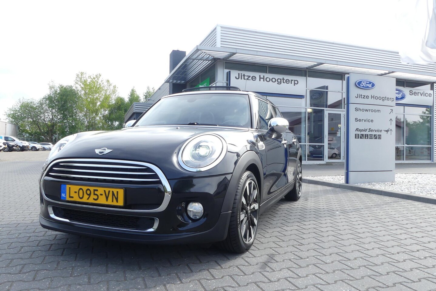 MINI Cooper - Mini 1.5 Chili 5 DEURS,NAVI,OPENDAK,17 INCH, CHROOMPAKKET. - AutoWereld.nl