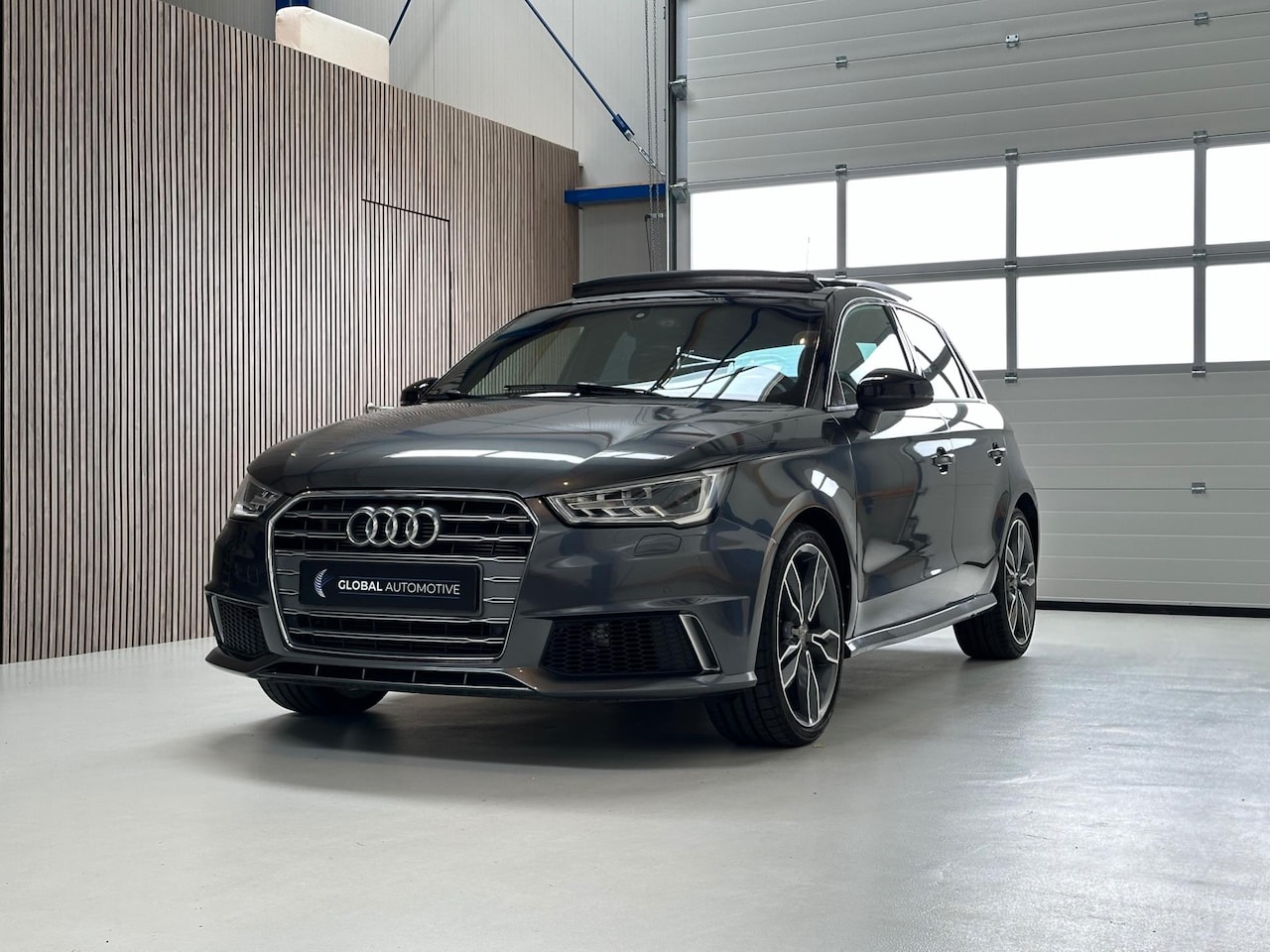 Audi A1 Sportback - 1.8 TFSI Sportback - 180 PK - AUTOMAAT - PANORAMADAK - S1 VELGEN - NIEUWE APK - AutoWereld.nl