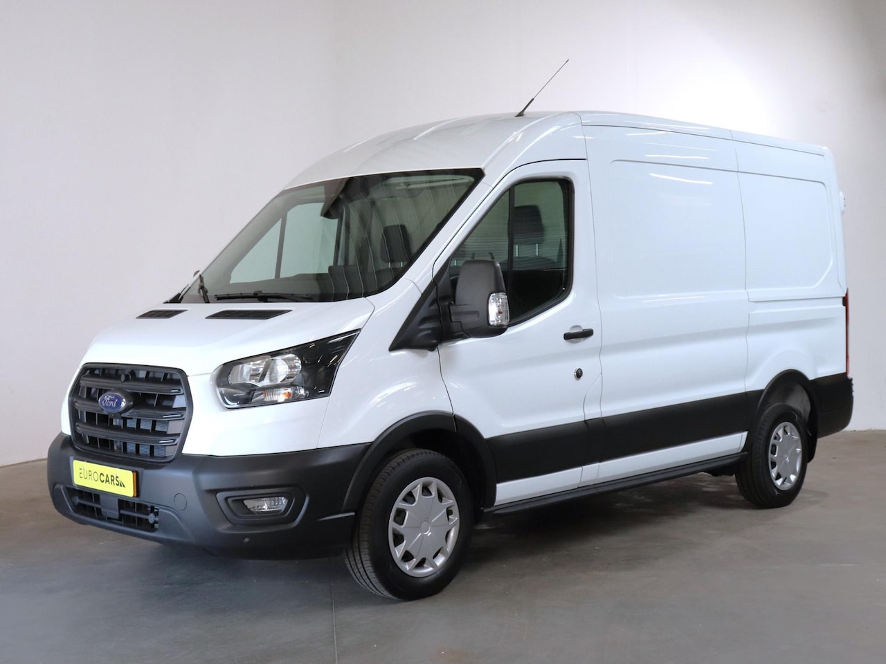 Ford Transit - 105pk 2.0 L2H2 Trend Airco Trekhaak Navi Cruise 8657 - AutoWereld.nl