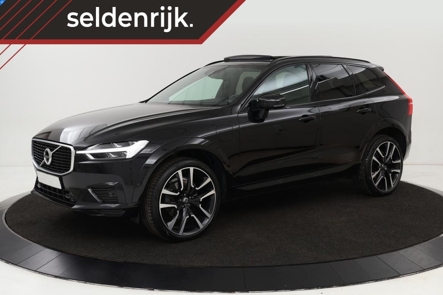 Volvo XC60 - 2.0 Recharge T8 AWD R-Design | Panoramadak | Stoelventilatie | Head-Up | Leder | 360 camer - AutoWereld.nl