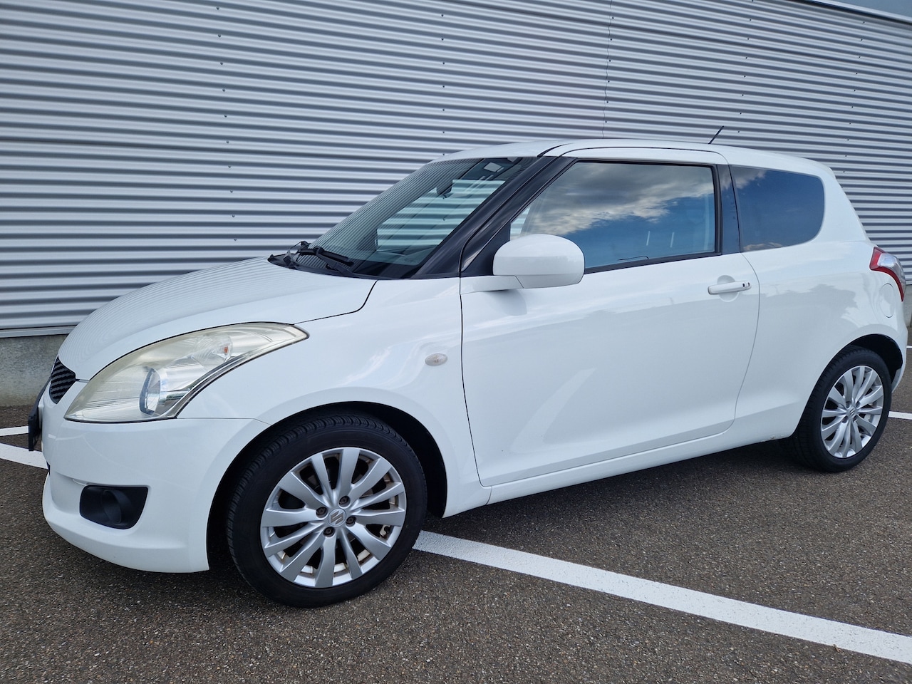 Suzuki Swift - 1.2 Comfort EASSS clima ,cruise ,stoelverwarming ,schuifdak, keyless go - AutoWereld.nl
