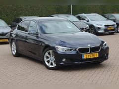 BMW 3-serie - 328i High Executive / Leder / Navigatie / Parkeerhulp V+A / 17'' / Sportstoelen / Stoelver