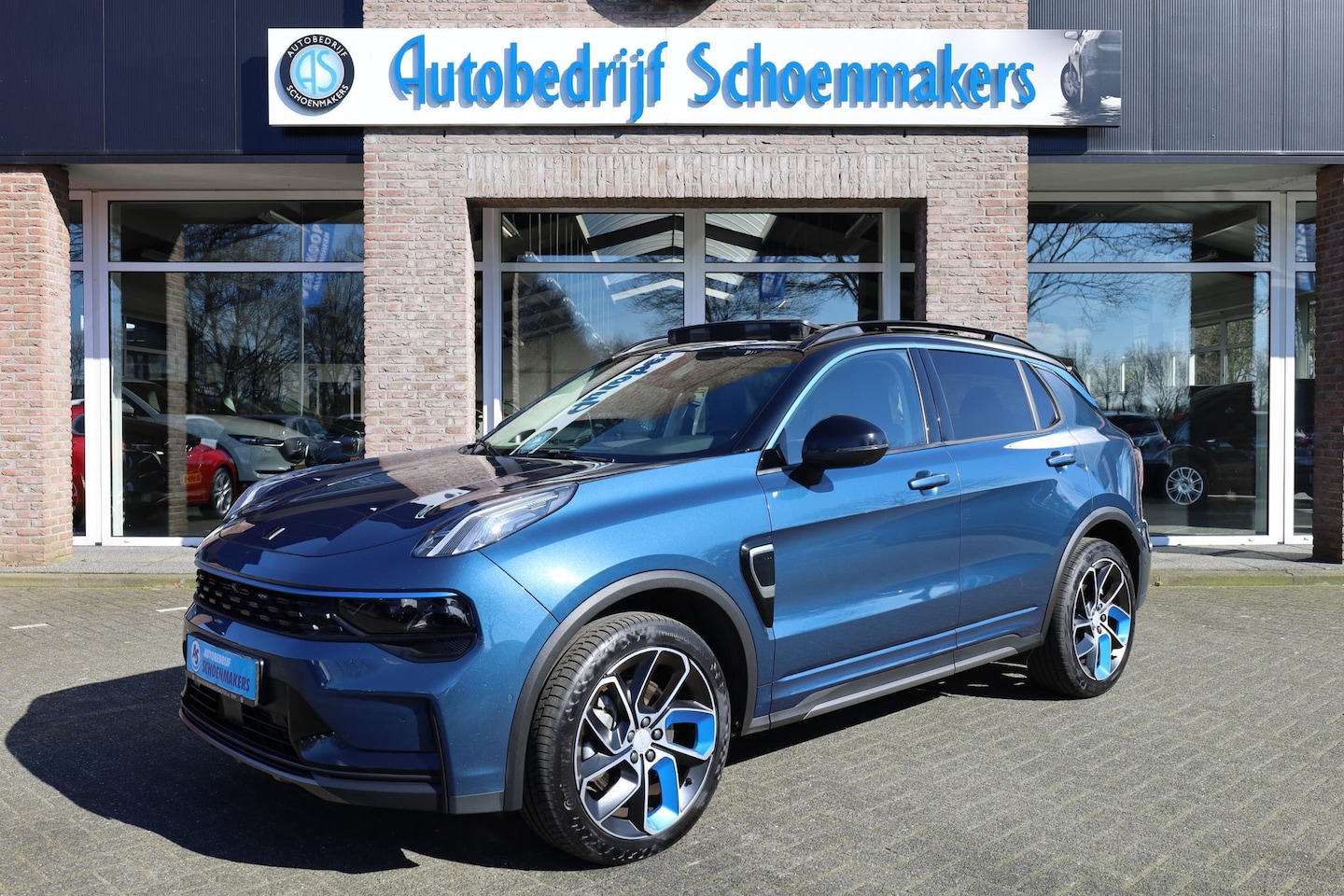 Lynk & Co 01 - 1.5 261PK! 6.6Kwh LADEN! 360-CAMERA PANO/SCHUIF INFINITY DAB NAVI CARPLAY CAMERA STOELVERW - AutoWereld.nl