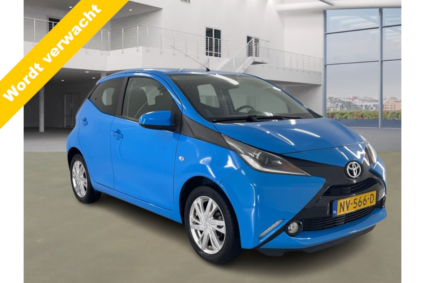 Toyota Aygo - 1.0 VVT-i x-Sport AUT! 1e Eig! 17.488km NAP! Camera! VERWACHT!! - AutoWereld.nl