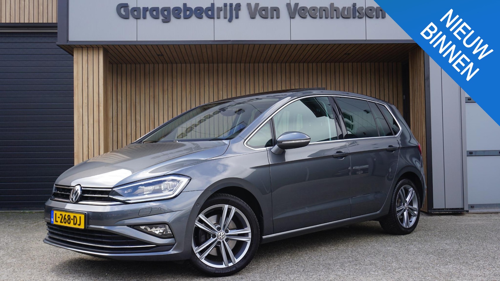 Volkswagen Golf Sportsvan - 1.5 TSI 150pk DSG Highline Executive Pano.dak LED Trekhaak Keyless Stoel&Stuurverwarming S - AutoWereld.nl