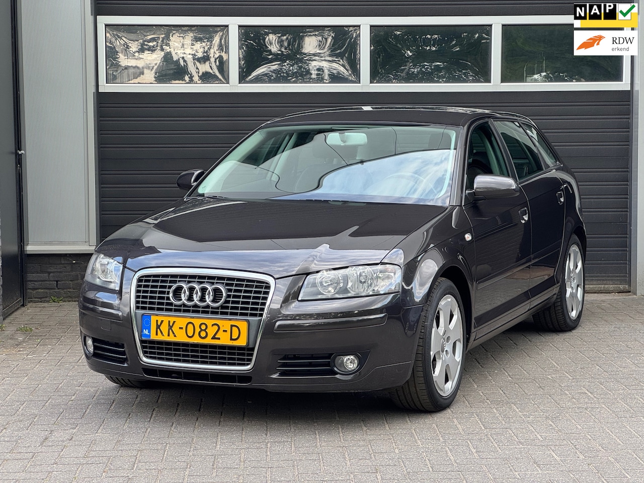 Audi A3 Sportback - 1.6 FSI Ambition Pro Line Trekhaak Pdc Nap Unieke Km stand - AutoWereld.nl