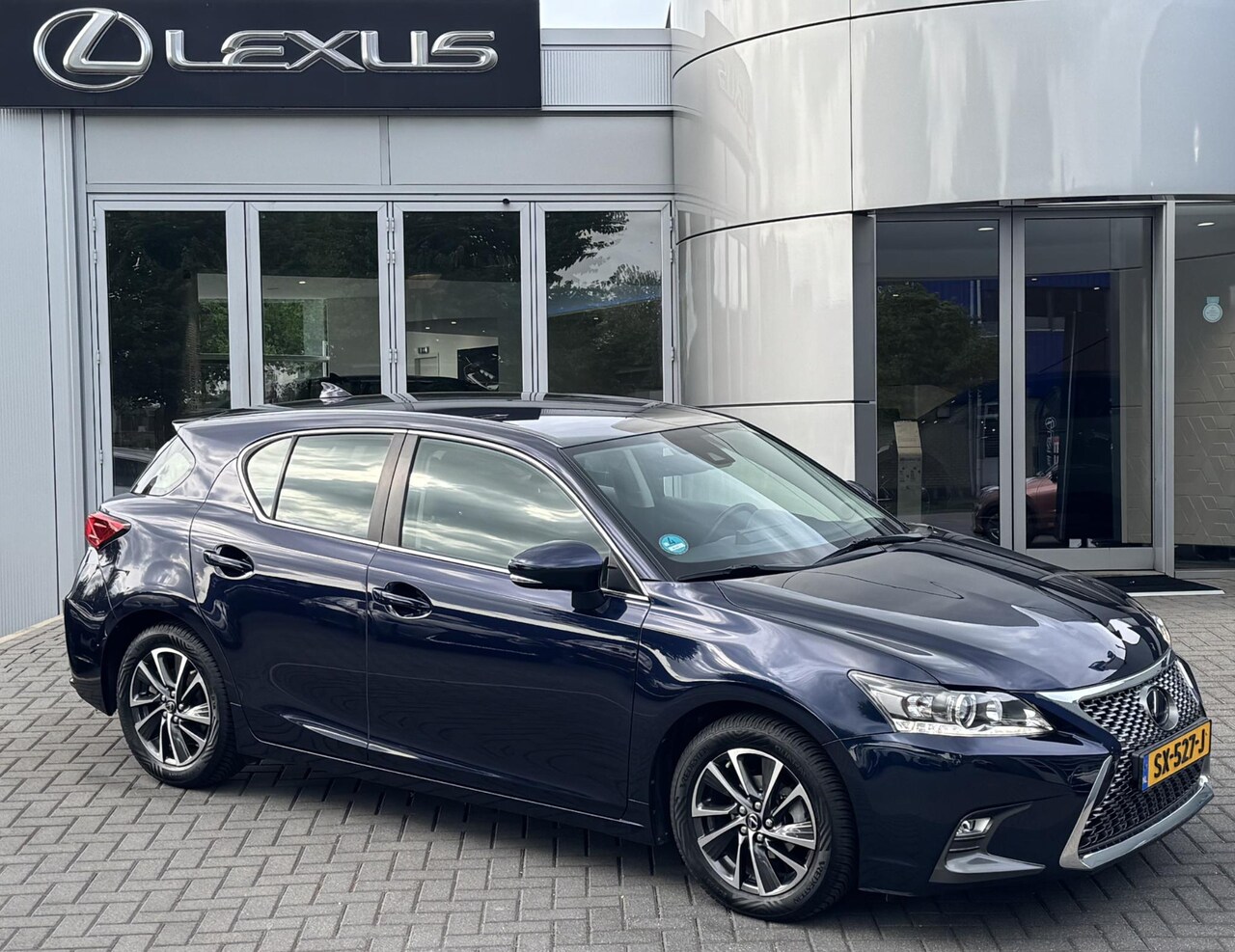 Lexus CT 200h - Business Line NL-AUTO AD-CRUISE PARK-SENS NAV-GROOT LM-VELGEN - AutoWereld.nl