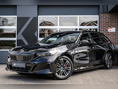 BMW 5-serie Touring - 530e xDrive M Sport Pro | Shadow | Harman/Kardon | Trekhaak | Iconic Glow | Driving Ass. |