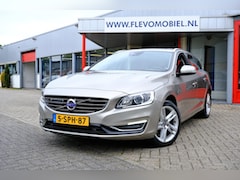 Volvo V60 - 2.4 D6 AWD Plug-In Hybrid Summum Aut. Xenon|Pano|Leder|Navi|Adapt.Cruise|LMV