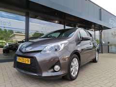 Toyota Yaris - 1.5 Full Hybrid Aspiration Ecc Navi Trekhaak 2012
