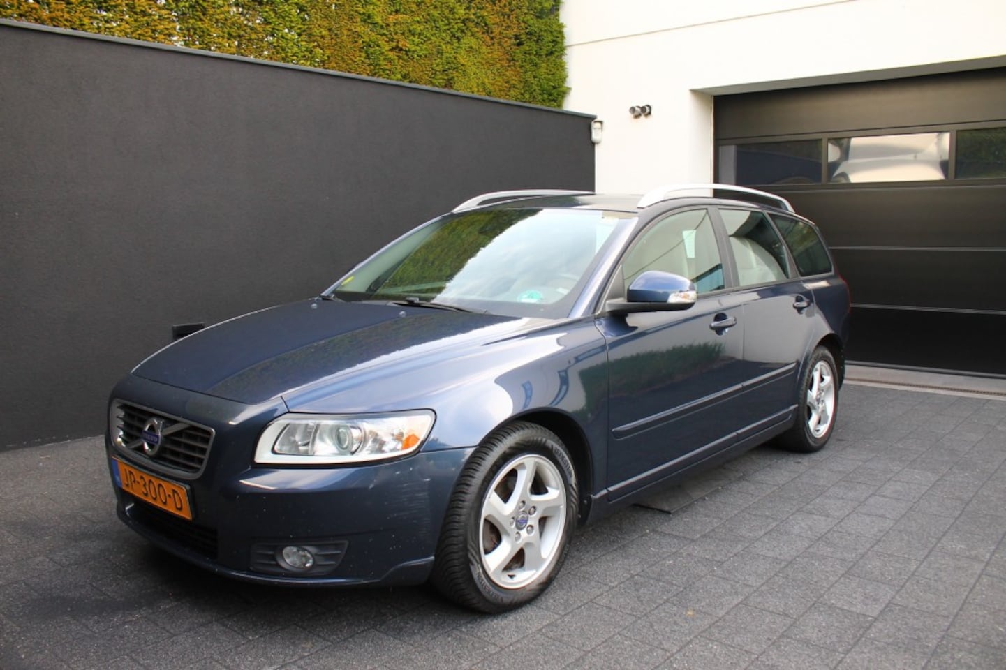 Volvo V50 - 1.6 D2 S/S R-Design Pro Edition 1.6 D2 S/S R-design Pro Edition - AutoWereld.nl