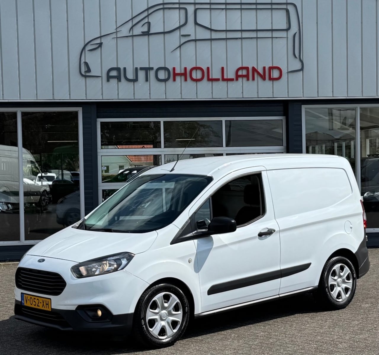 Ford Transit Courier - 1.5 TDCI 55KW 75PK EURO 6 AIRCO/ TREKHAAK/ SCHUIFDEUR/ 100% DEAL - AutoWereld.nl