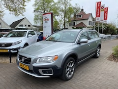 Volvo XC70 - 2.4 D5 AWD AUTOMAAT 4X4 / LEDER / NAVI / TREKHAAK / CRUISE CTR