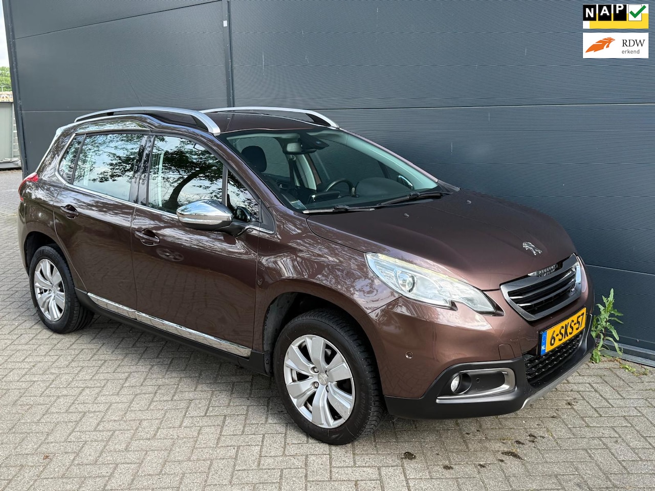 Peugeot 2008 - 1.2 VTi Plus/NAVI/Airco/bluetooth/parkeer sensoren voor en achter - AutoWereld.nl