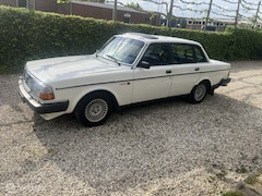 Volvo 240 - 2.3 GL