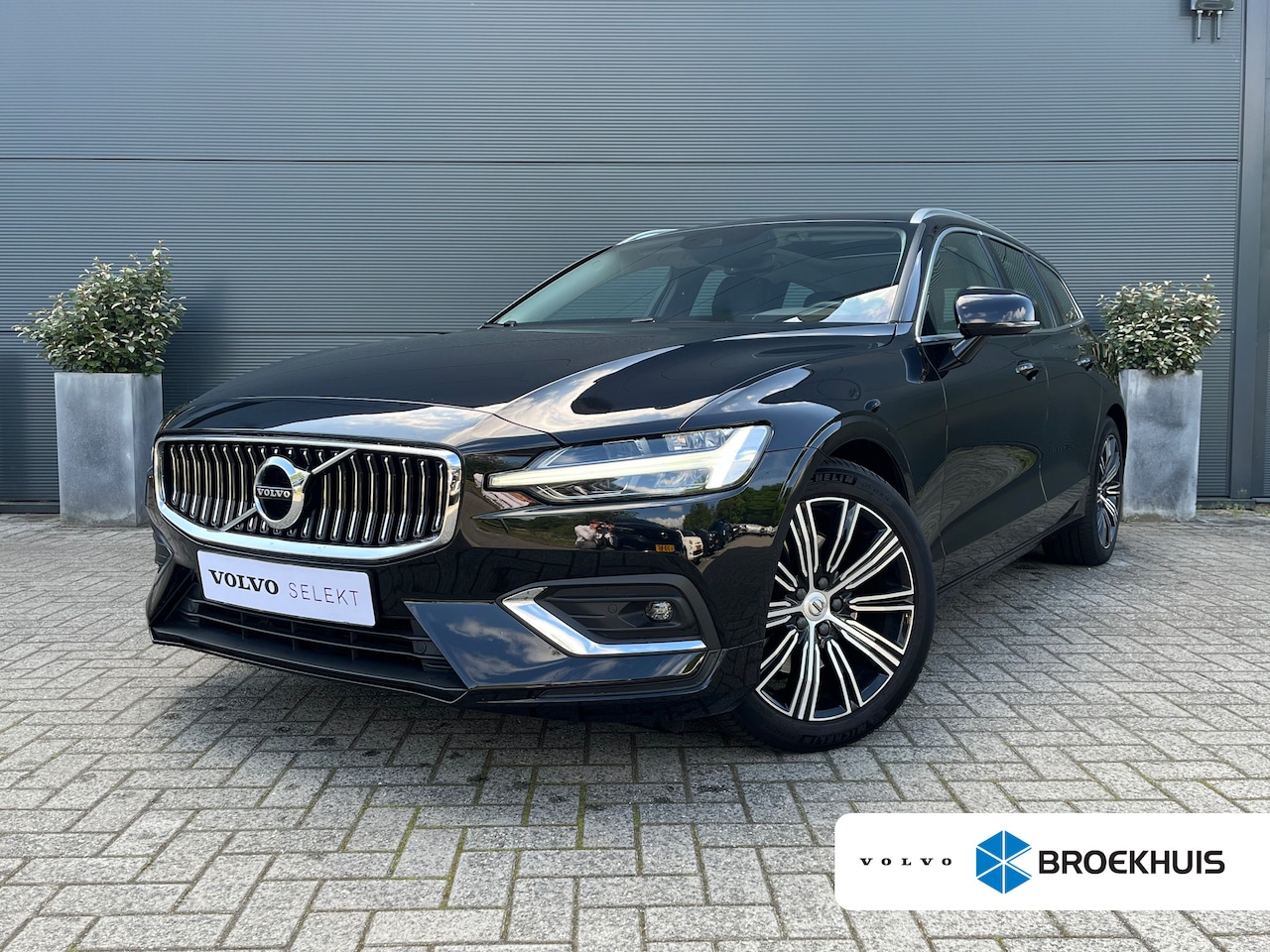 Volvo V60 - 2.0 B3 Inscription | Achteruitrijcamera | Audio installatie premium | Cruise control adapt - AutoWereld.nl