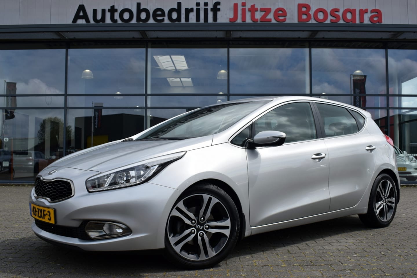 Kia Cee'd - 1.6 GDi Plus Pack ECC | Full Map Navi | Telefonie | Camera | 17 Inch LMV | Volledig Onderh - AutoWereld.nl