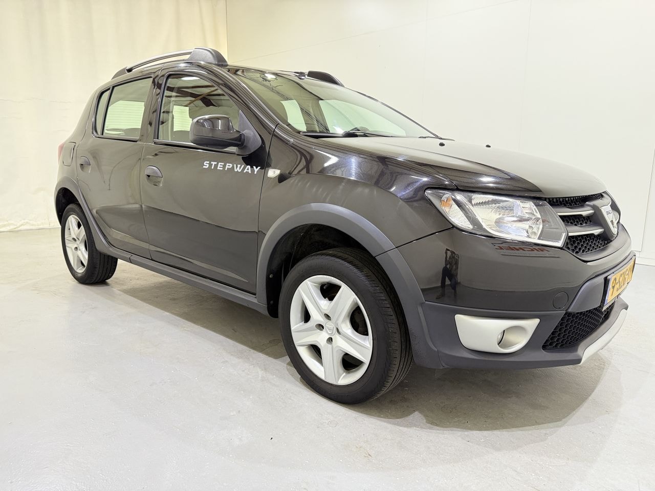 Dacia Sandero Stepway - 0.9 TCe Laureate Navi - AutoWereld.nl
