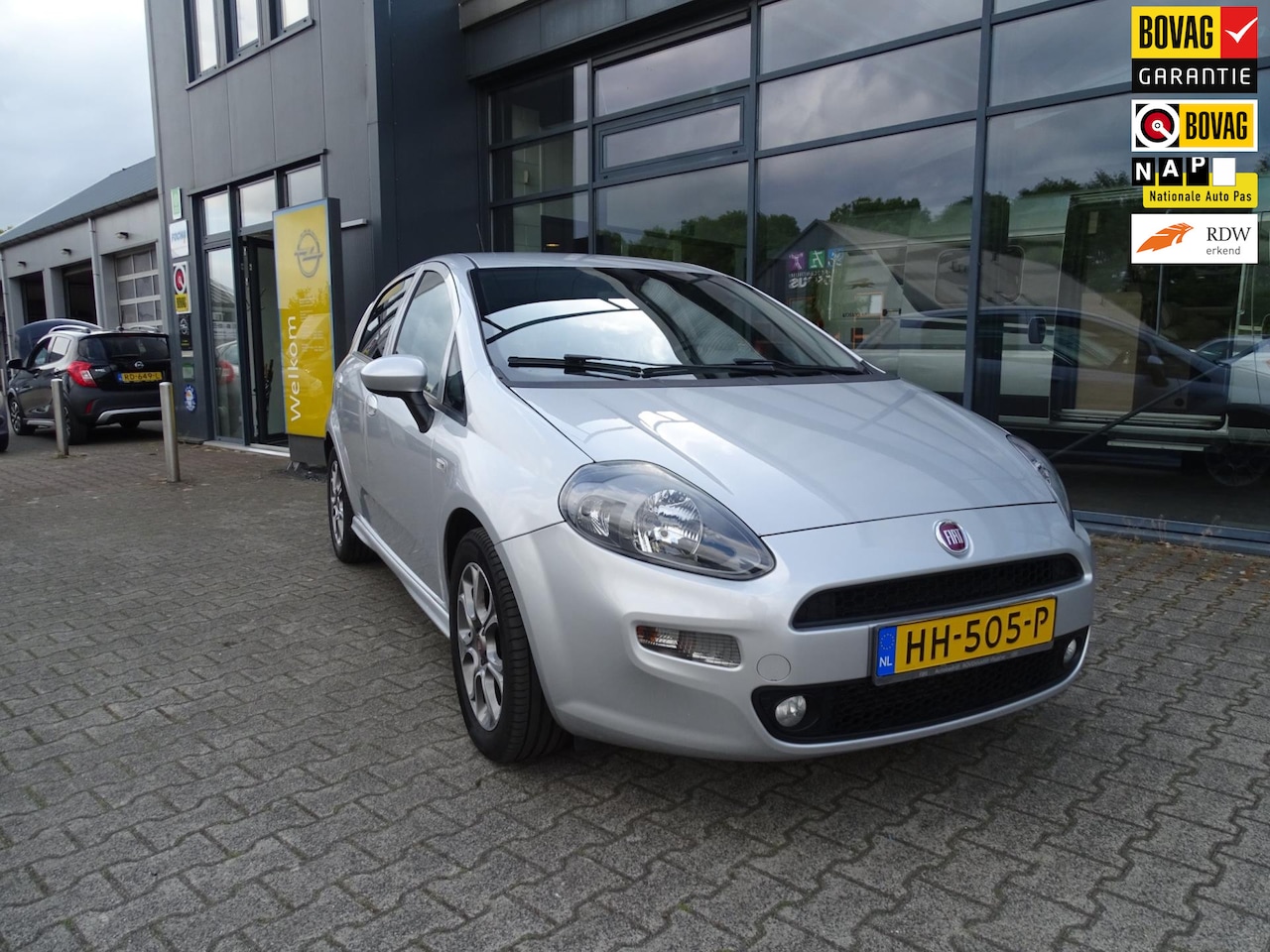 Fiat Punto Evo - 1.3 M-Jet Lounge met navi en weinig KM's - AutoWereld.nl