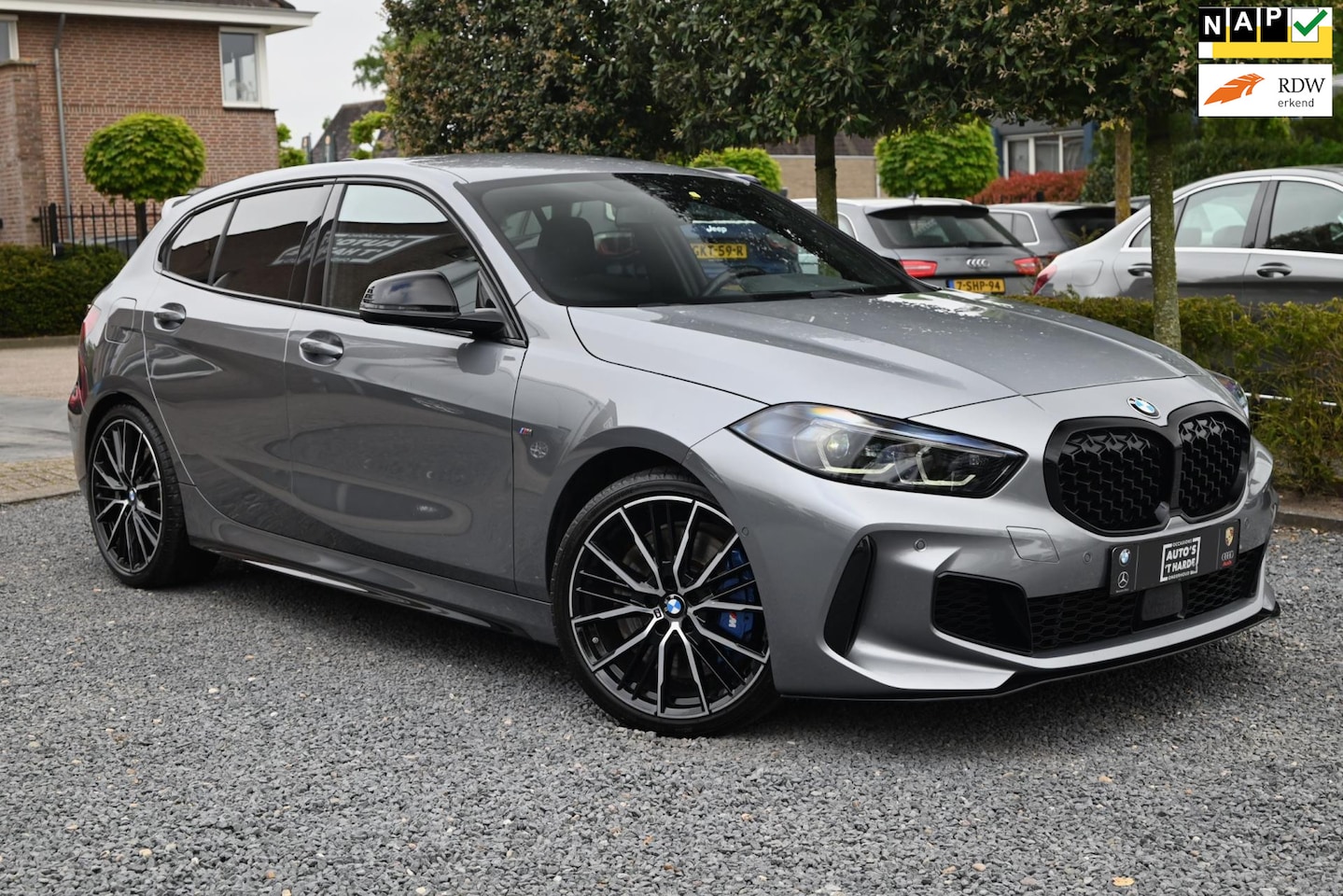 BMW 1-serie - M135i xDrive High Executive Color Vision 306 PK Dealer o.h Harman Kardon Camera 19'' - AutoWereld.nl