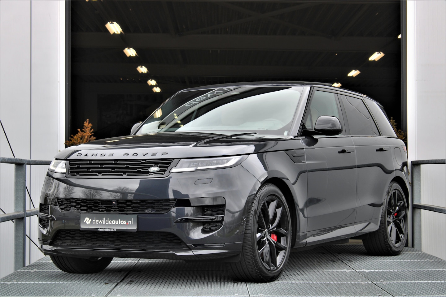 Land Rover Range Rover Sport - 3.0 P460e Dynamic SE 460pk Pano Trekhaak Stoelventilatie 360-camera - AutoWereld.nl