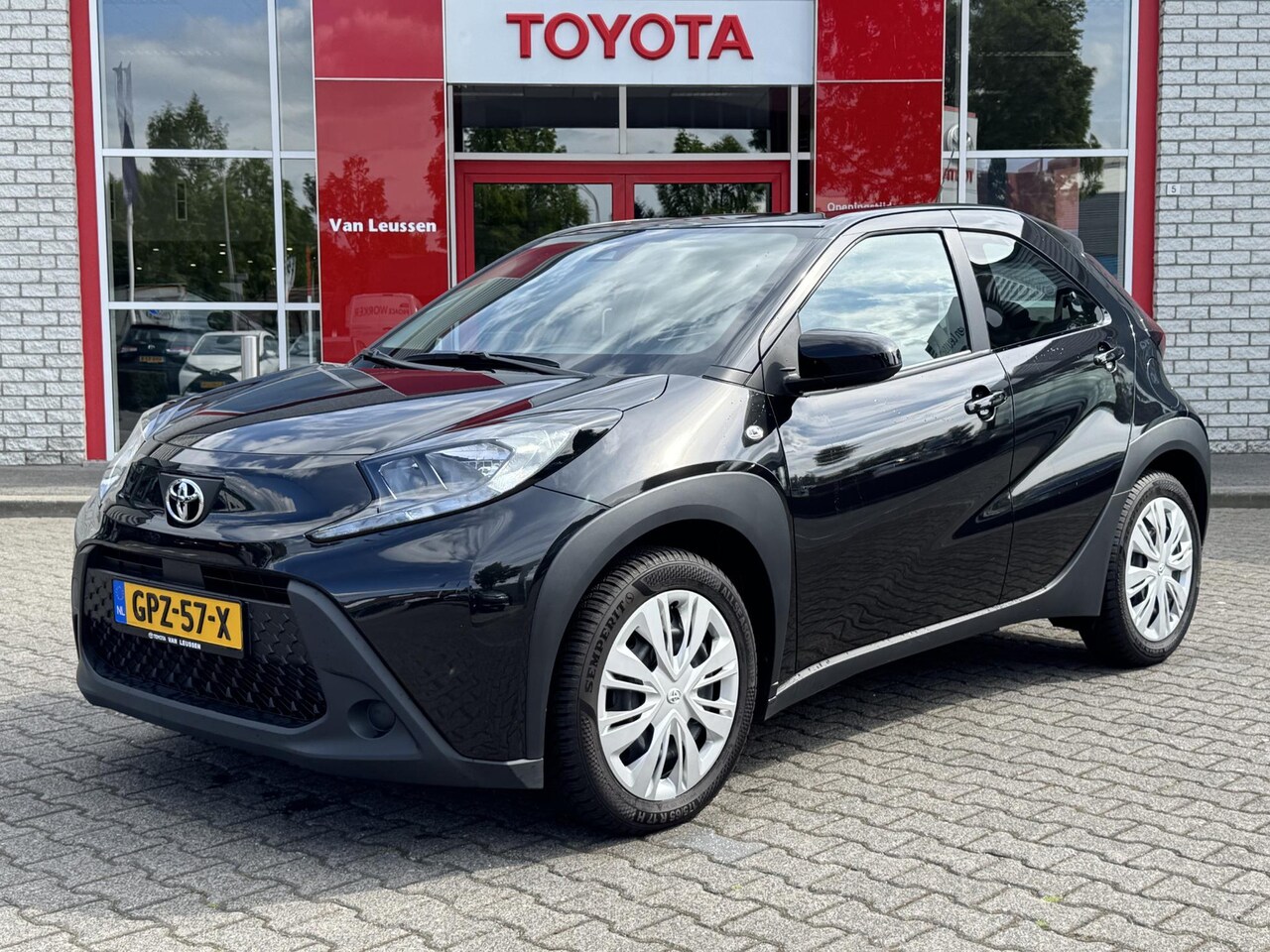 Toyota Aygo X - PLAY ALL-SEASON APPLE/ANDROID PARKCAMERA AIRCO AD-CRUISE BLUETOOTH - AutoWereld.nl