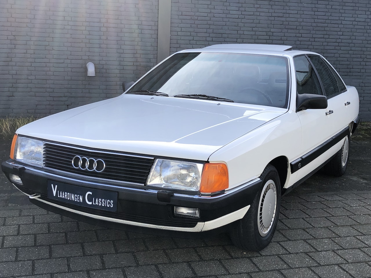 Audi 100 - CD Automaat * Fabelachtige nieuwstaat met een volledig aantoonbare kilometer historie! - AutoWereld.nl