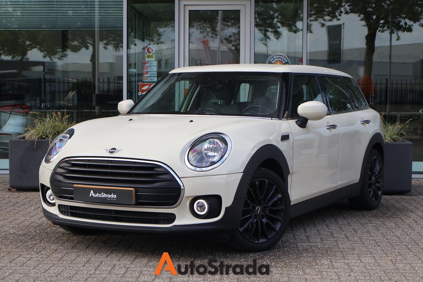 MINI Clubman - Mini (f54) 1.5 Salt 136pk Aut | Sensoren | Navigatie | Carplay | Stoelverwarming | Climate - AutoWereld.nl