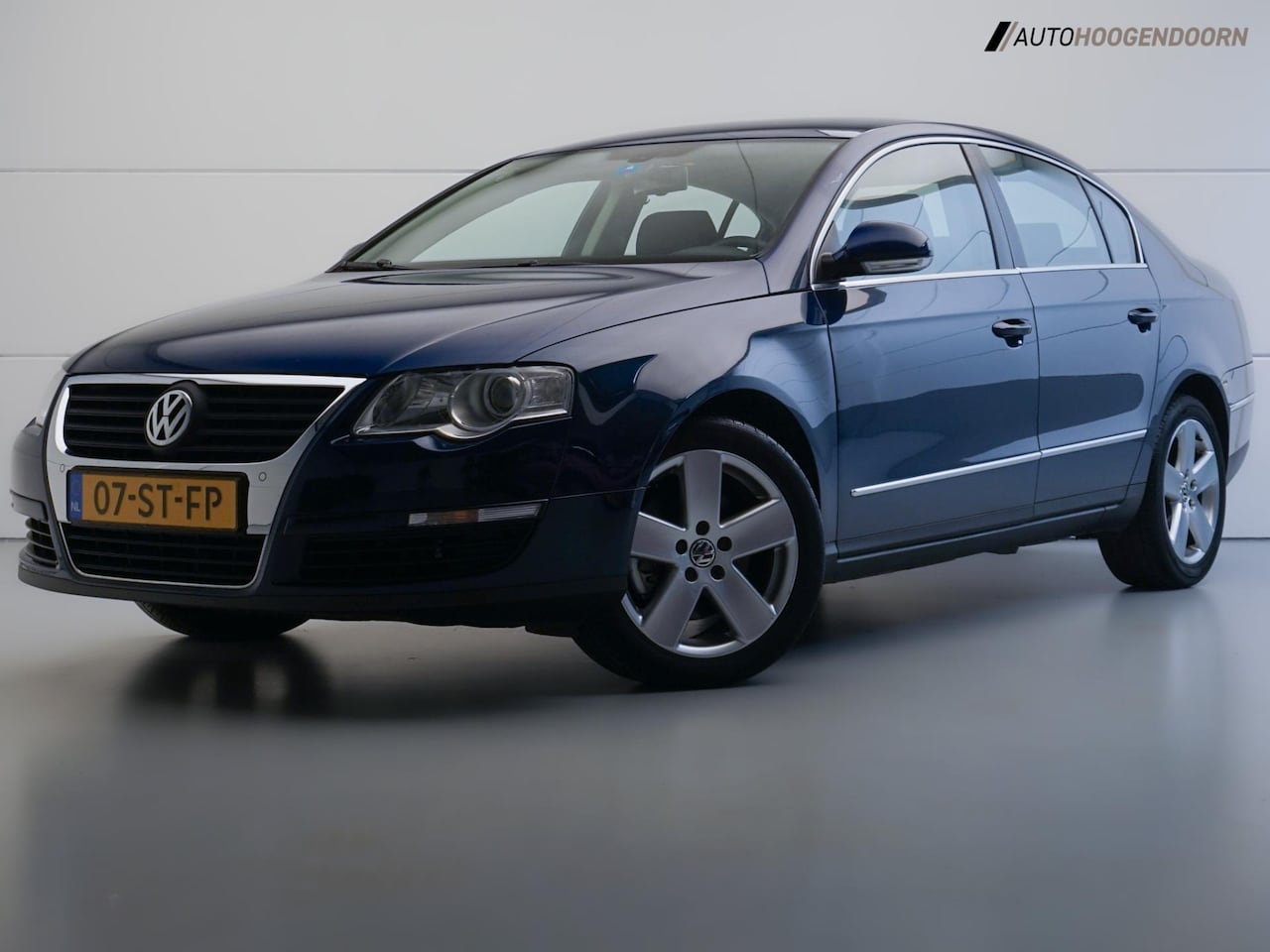 Volkswagen Passat - 2.0 FSI Comfortline (AIRCO,CRUISE,PARKEERSENSOREN,COMFORT-STOELEN,LM-VELGEN,NIEUWE APK,TOP - AutoWereld.nl