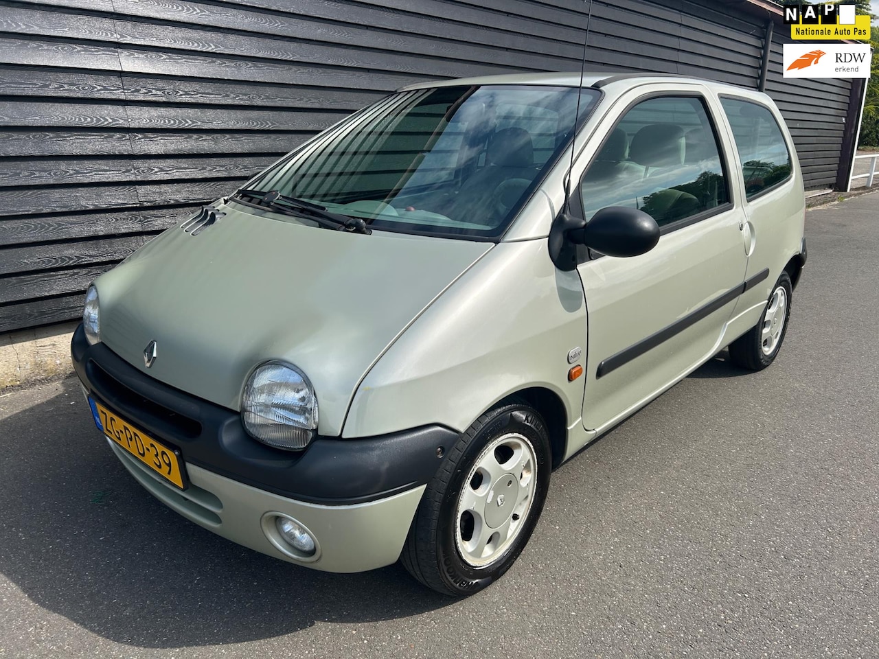 Renault Twingo - 1.2 Initiale KOUDE AIRCO APK t/m 23-09-2025! - AutoWereld.nl