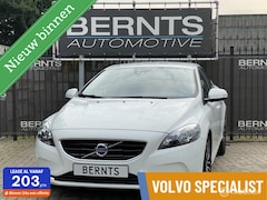 Volvo V40 - 2.0 T2|Navigatie|Parkeersensoren|Digitaal Instrumentenpaneel