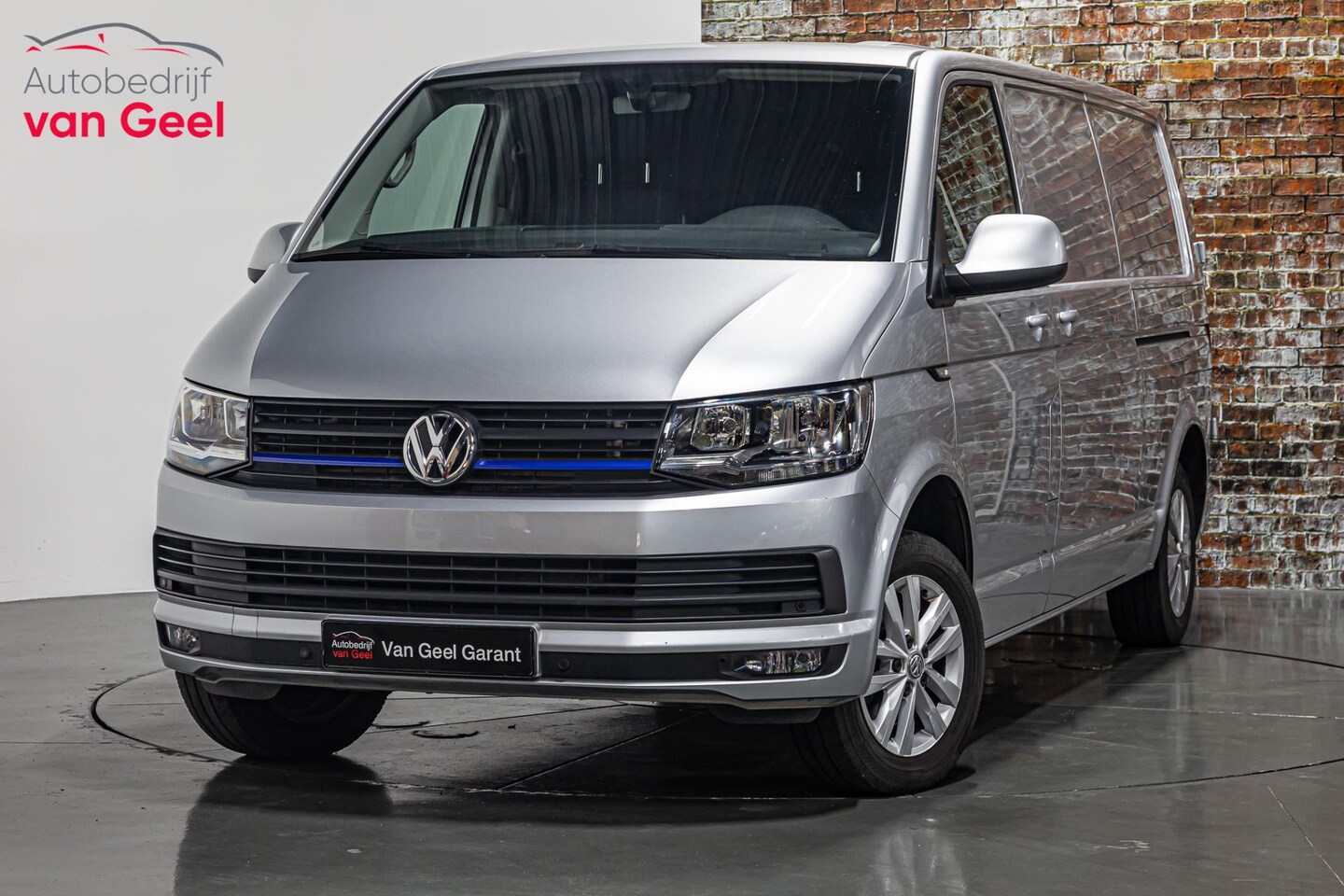 Volkswagen Transporter - 2.0 TDI L2H3 Highline I Eerste eigenaar I 2 schuifdeuren I Excl. btw - AutoWereld.nl
