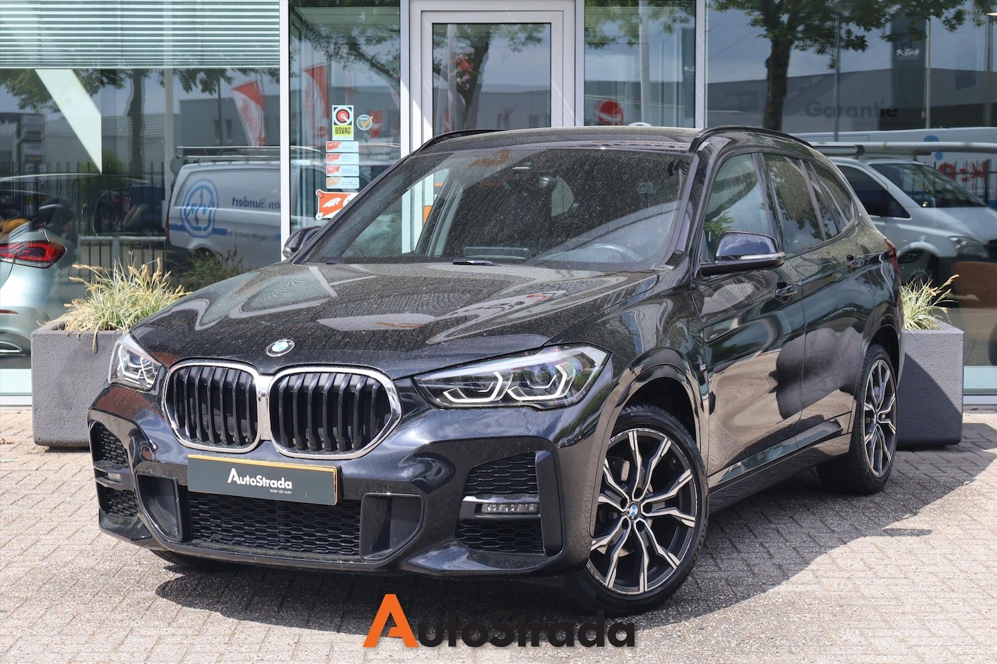 BMW X1 - (f48) sDrive18i M-Sport 140pk | LED | Navi | Head-Up | Sfeer | Climate | Cruise | Parkeers - AutoWereld.nl