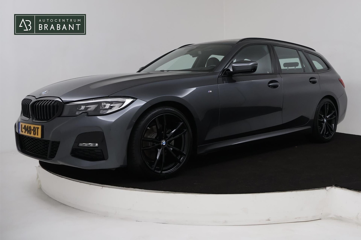BMW 3-serie Touring - 320i High Executive (PANORAMADAK, TREKHAAK WEGKLAPBAAR, CAMERA, NAVIGATIE, NL-AUTO, DEALER - AutoWereld.nl