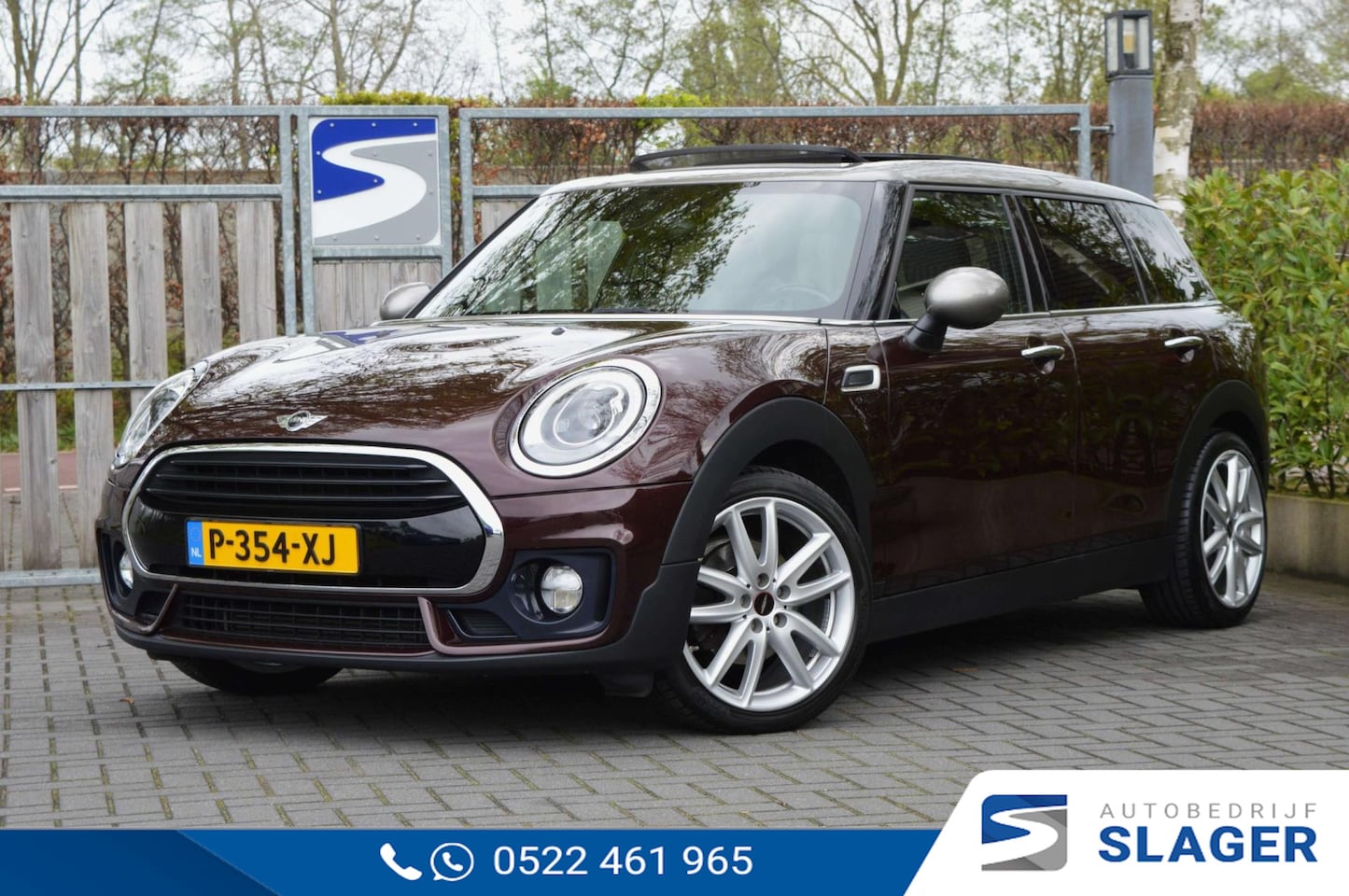 MINI Clubman - Mini 1.5 Cooper Chili Serious Business JCW | LED | Navi | Pano | Trekhaak | Camera - AutoWereld.nl