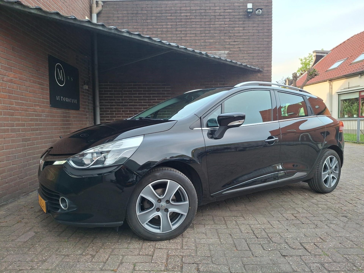 Renault Clio Estate - 0.9 TCe Night&Day 90PK Cruise Controle / Bluetooth / Navigatie / Sound System / Parkeer Se - AutoWereld.nl