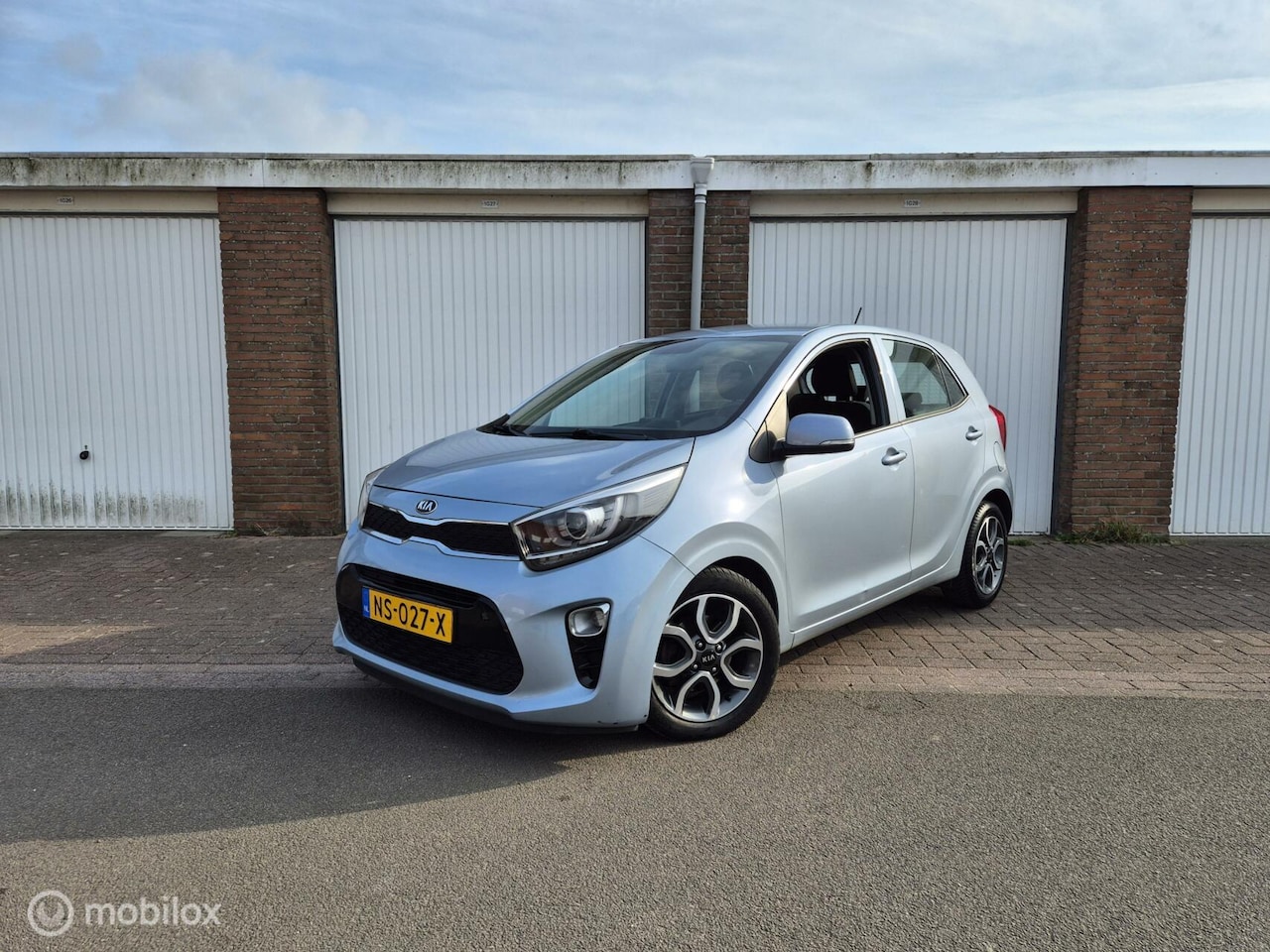 Kia Picanto - 1.0 CVVT / Achteruitrijcamera / Cruise control / Grootscherm Navi - AutoWereld.nl