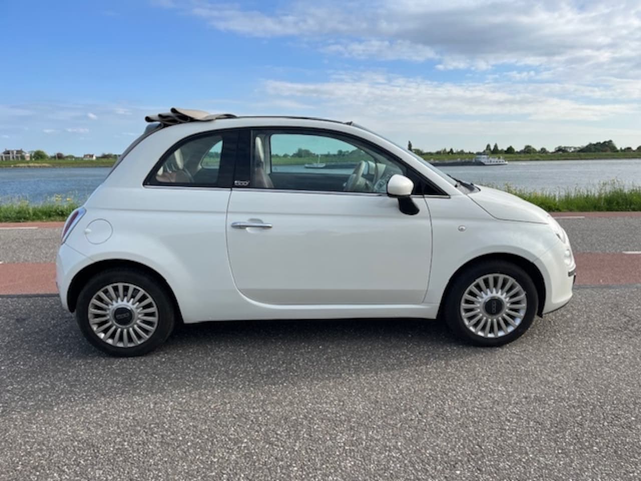 Fiat 500 C - 68.900 Km met Nap Leer nieuwe Hankook banden - AutoWereld.nl