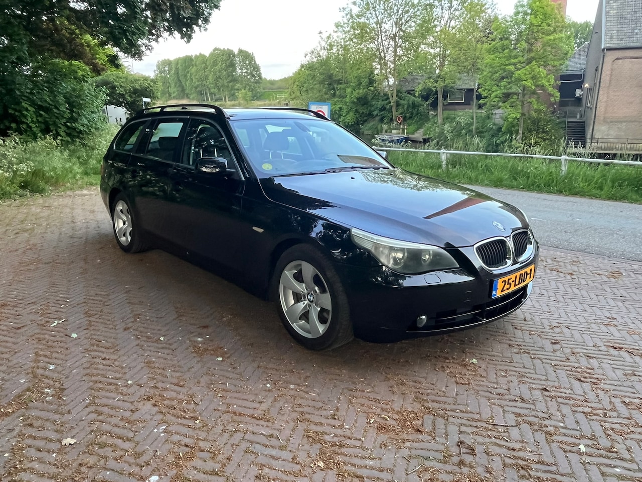 BMW 5-serie Touring - 525i Executive LEER, PANO, CRUISE, APK '26 - AutoWereld.nl
