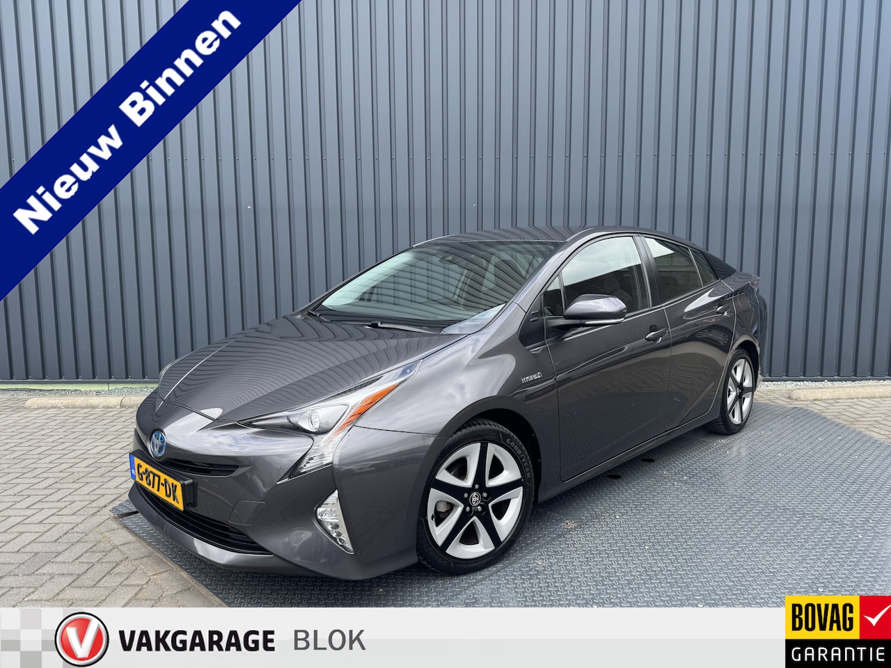 Toyota Prius - 1.8 Dynamic | Trekhaak | PDC Achter | JBL | Navi | BSM | Rijklaar!! - AutoWereld.nl