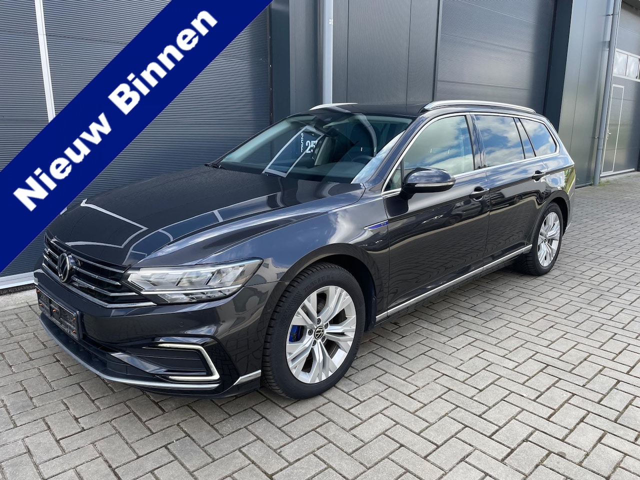 Volkswagen Passat Variant - 1.4 TSI PHEV GTE Panoramadak Trekhaak Navigatie Apple Carplay/Android Auto Camera Parkeers - AutoWereld.nl