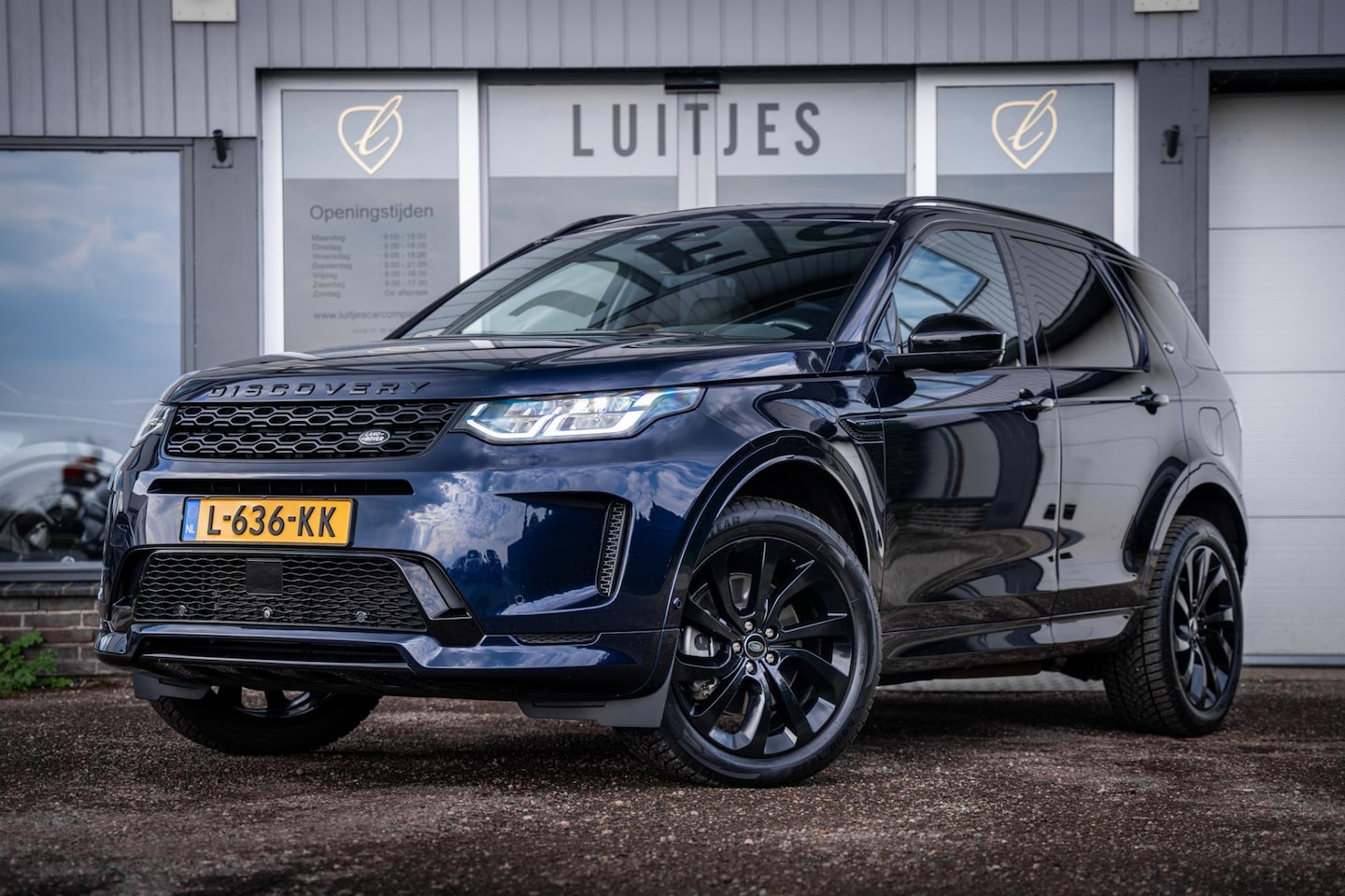 Land Rover Discovery Sport - P300e R-Dynamic HSE I Pano I Trekhaak I 360° I Carplay I NL-auto I Dealer-onderhouden - AutoWereld.nl