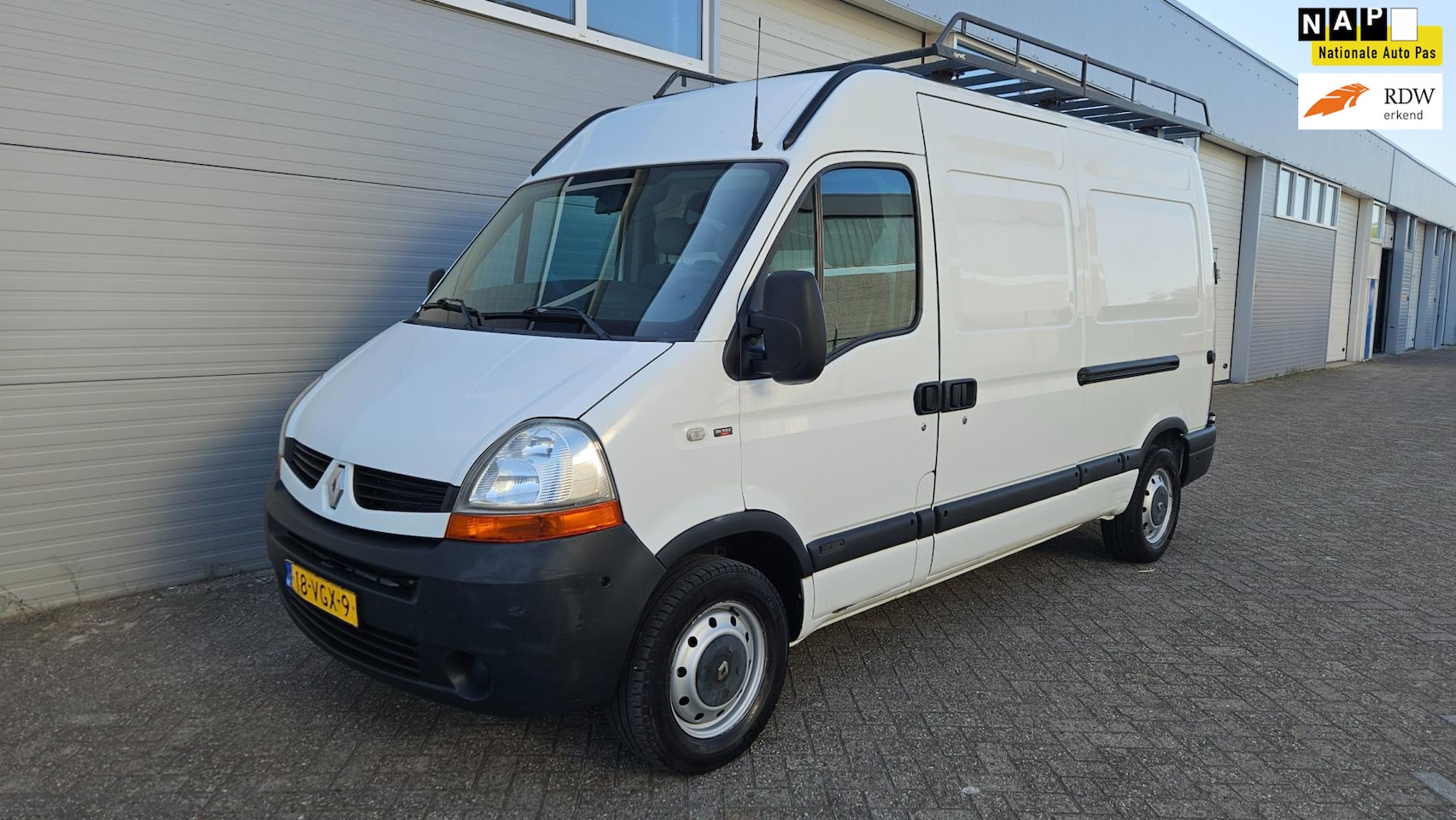 Renault Master - T35 2.5 dCi L2H2 | 2x Schuifdeur | Automaat | Airco | Trekhaak - AutoWereld.nl