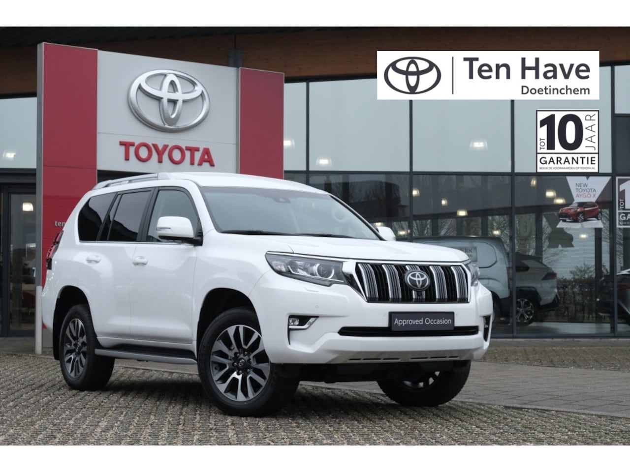 Toyota Land Cruiser - 2.8 D-4D 204 PK Professional Automaat Van 5-deurs High Roof Blin - AutoWereld.nl