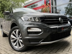 Volkswagen T-Roc - 1.0 116PK TSI SPORT * NAVIGATIE/ 17 INCH/ PDC/ ECC