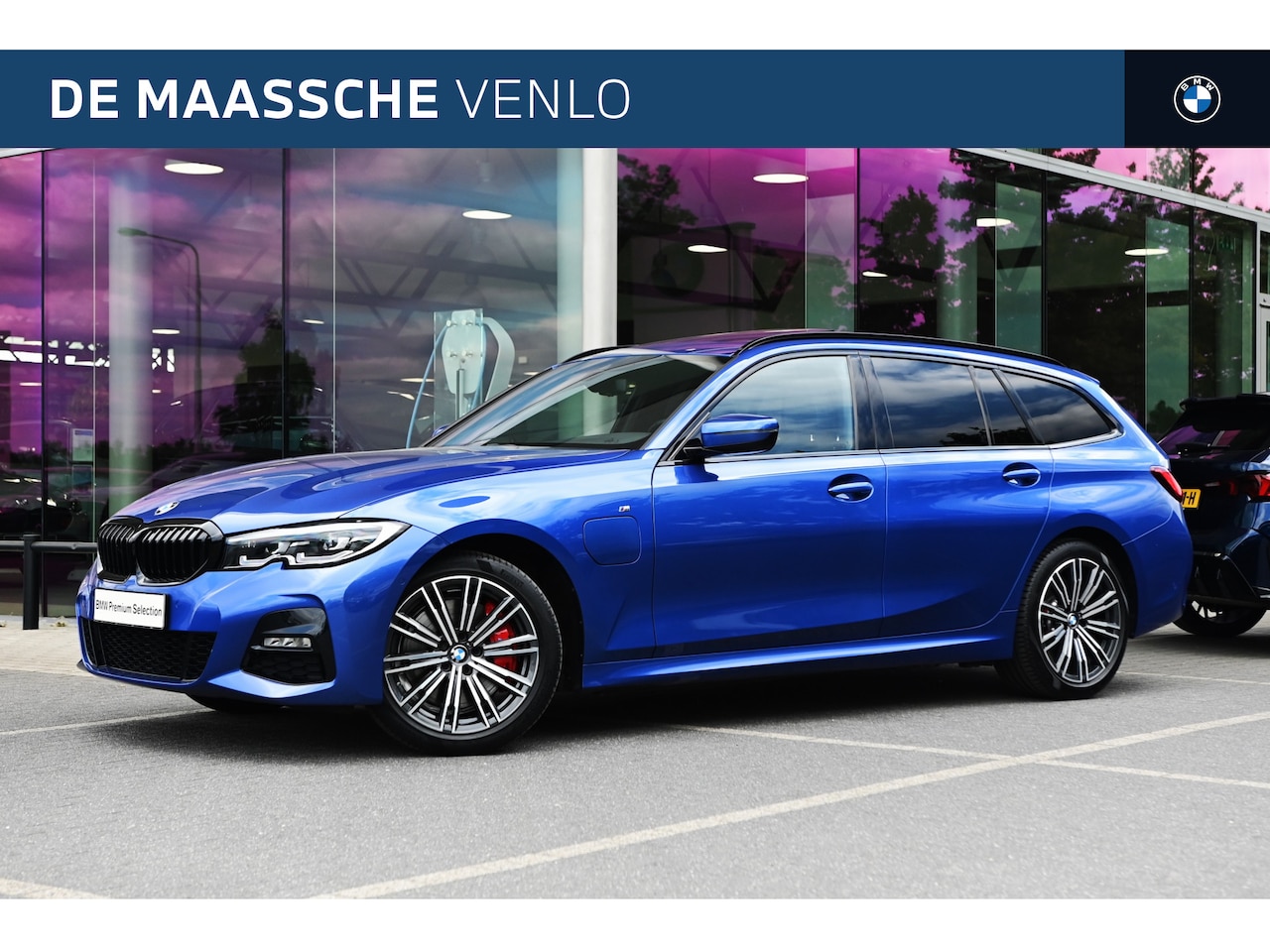BMW 3-serie Touring - 330e High Executive M Sport Automaat / Panoramadak / Trekhaak / Sportstoelen / LED / Parki - AutoWereld.nl
