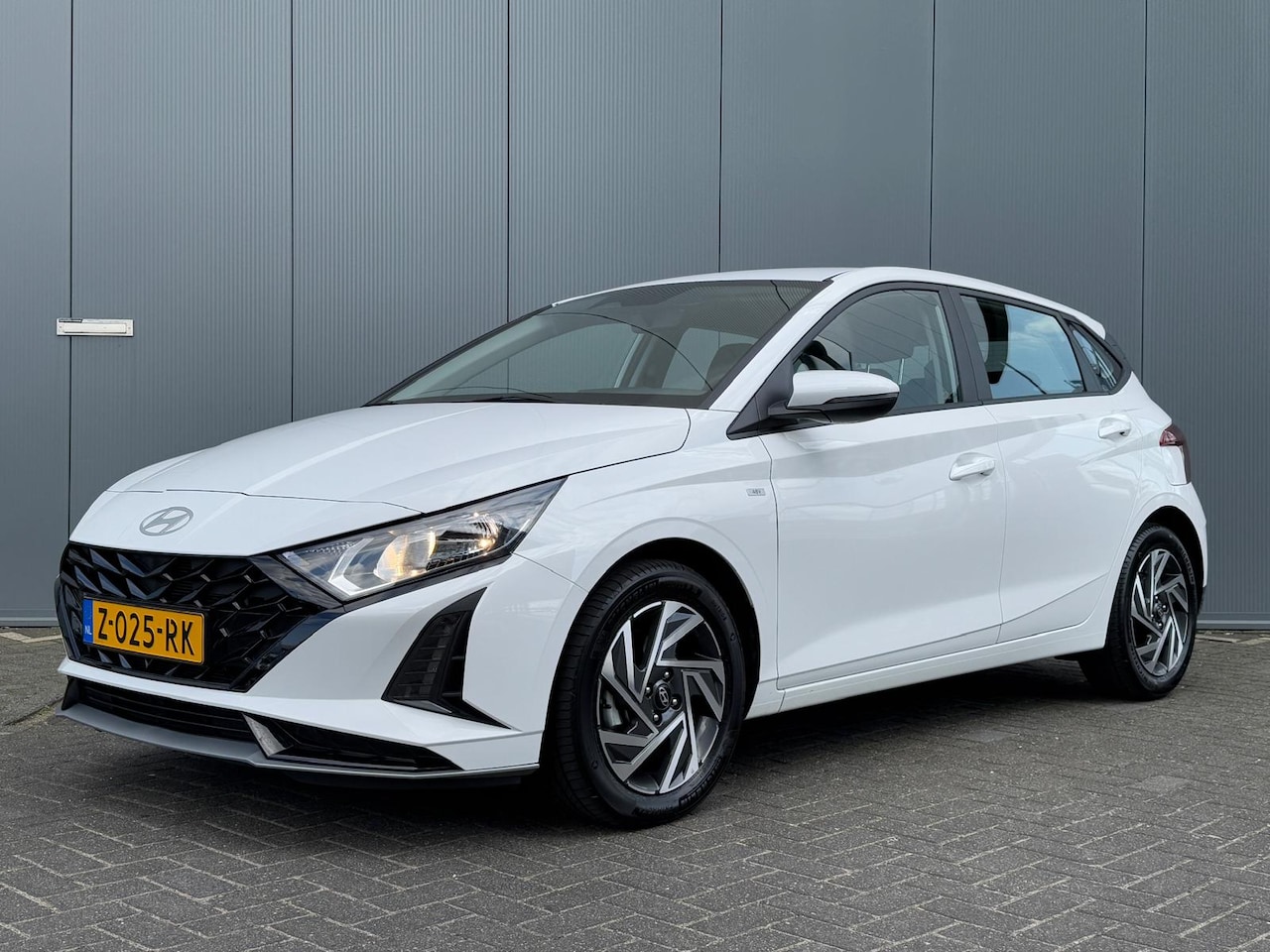 Hyundai i20 - Comfort Smart Airco | Camera | Carplay | Dodehoek detectie | Inklapbare spiegels | Cruise - AutoWereld.nl