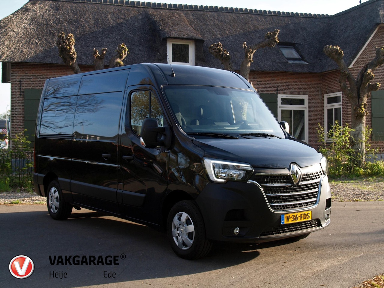 Renault Master - T35 2.3 dCi 180 L2H2 Energy Work Edition | Camera | Cruise Control | Trekhaak | DAB | - AutoWereld.nl