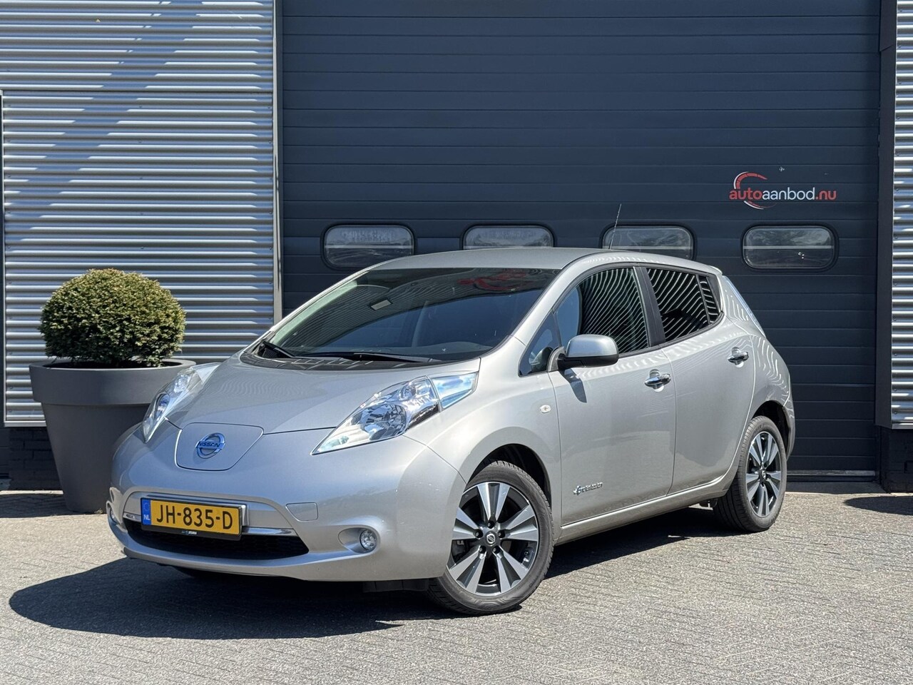 Nissan LEAF - Acenta 30 kWh | Camera | Navigatie | DAB | Stoel/Stuurverwarming | Lichtmetalen Velgen | - AutoWereld.nl